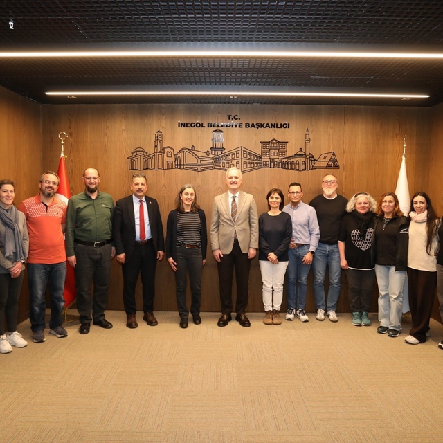 İspanyol misafirlerden İnegöl'ün 'Nöbetçi Kitaphane'lerine tam not