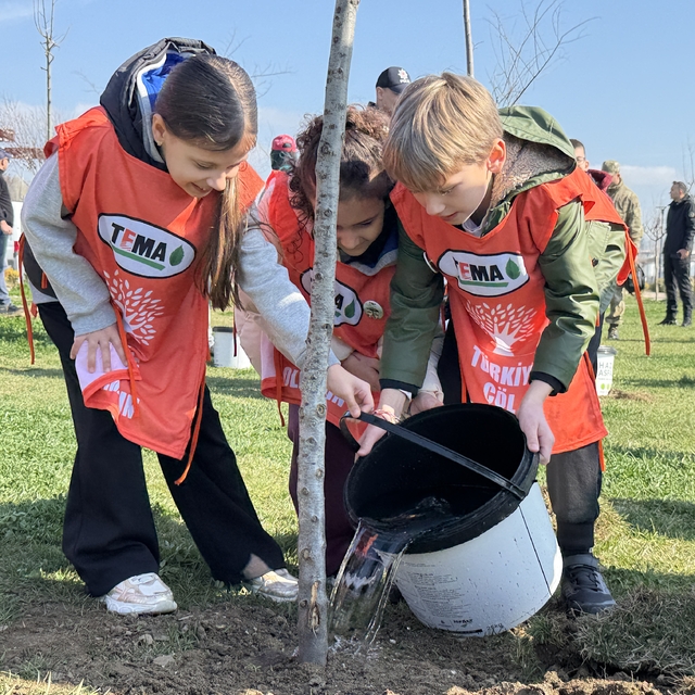 Kırklareli ve Tekirdağ'da fidanlar toprakla buluşturuldu