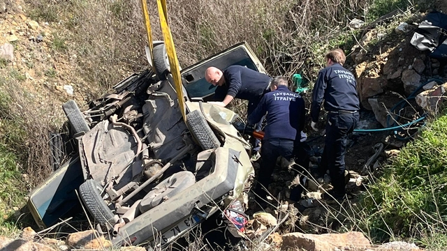 Tavşanlı'da çukura düşen otomobildeki 2 kişi öldü, 1 kişi yaralandı