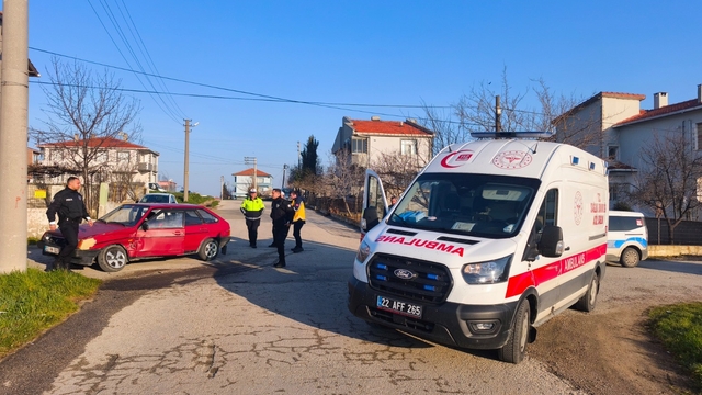 Keşan'da iki otomobilin çarpıştığı kazada 1 kişi yaralandı