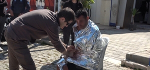 Antalya'da denize açıldığı kano devrildi, suda 3 saat kurtarılmayı beklerken imdadına deniz polisi yetişti Akıntıyla kanosu yanından ayrılan adam, eğitim amaçlı bölgede seyir yapan Deniz Polisi ekipleri tarafından fark edildi 44 yaşındaki adam ihbarla birlikte olay yerine hareket eden deniz polisi tarafından kurtarıldı