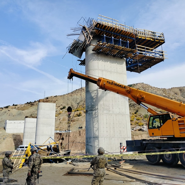 Viyadük inşaatında 4 işçinin öldüğü çökmeye ilişkin 10 sanık hakkındı 15'er...