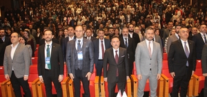 Türkiye'nin girişimcilik vizyonu Kayseri'de konuşuldu Kayseri Valisi Gökmen Çiçek: "Yapay zekanın, dijital ortamların ve teknolojik üretimin merkezi olmak zorundayız"