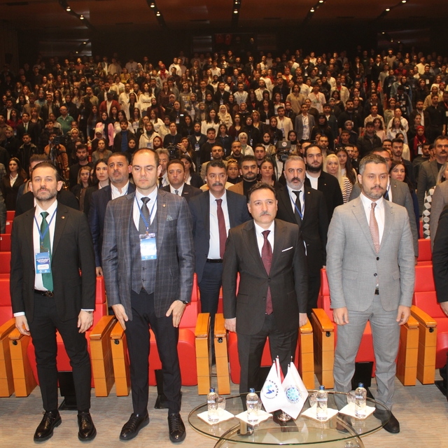 Türkiye'nin girişimcilik vizyonu Kayseri'de konuşuldu
Kayseri Valisi Gökmen...