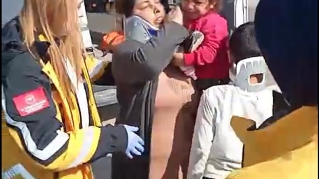 Hafriyat kamyonunun çarptığı otomobildeki 6'sı çocuk, 9 kişi yaralandı