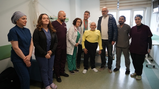 Tıpta nadir vaka: Eğri göğüs kafesi ve skolyoza rağmen kalbi saatlerce durdurularak hayata döndürüldü