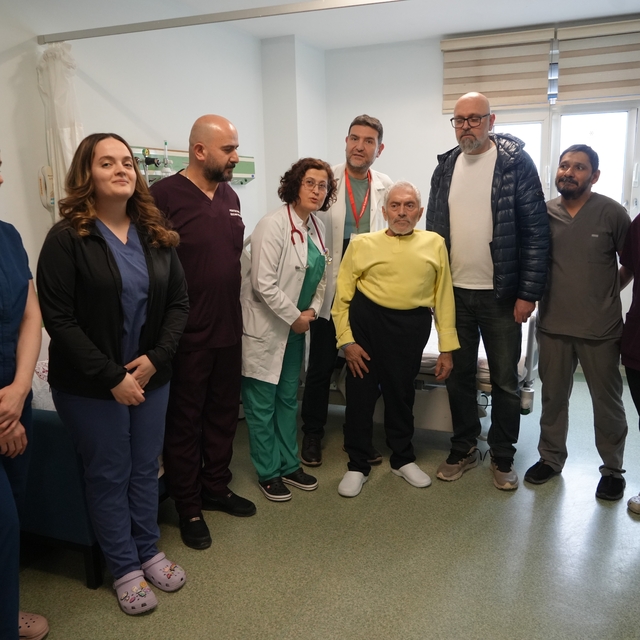 Tıpta nadir vaka: Eğri göğüs kafesi ve skolyoza rağmen kalbi saatlerce durd...