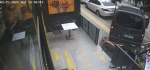 Mardin’de geri manevra yapan araç motosikletlere çarptı