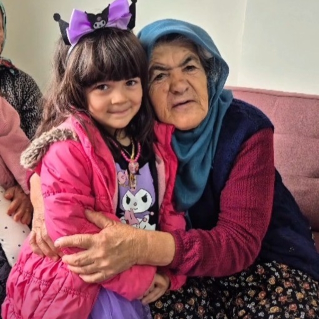 Honazlı gençlerden Yaşlılar Haftasında anlamlı ziyaret