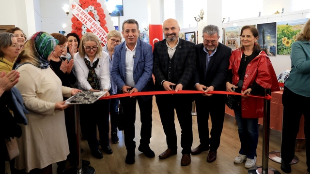 Efeler'de el emeği göz nuru eserler görücüye çıktı