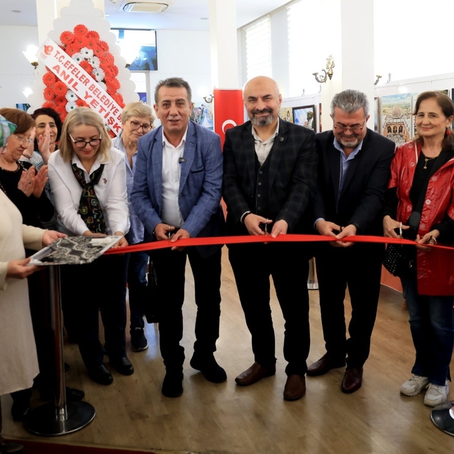 Efeler'de el emeği göz nuru eserler görücüye çıktı