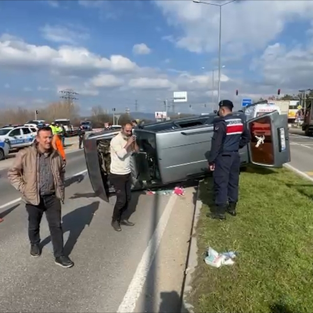 Bolu'da D-100'de feci kaza: 6'sı çocuk 9 kişi yaralandı