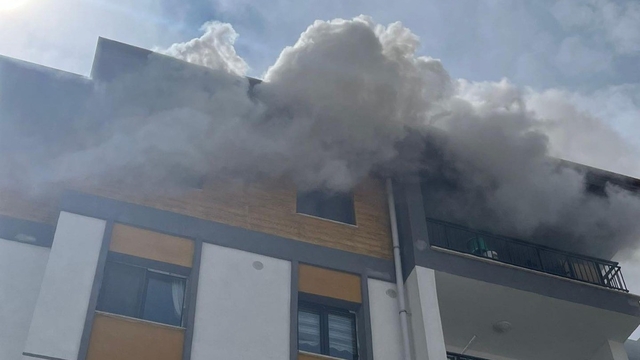 Antakya'da alevlere teslim olan ev kullanılmaz hale geldi