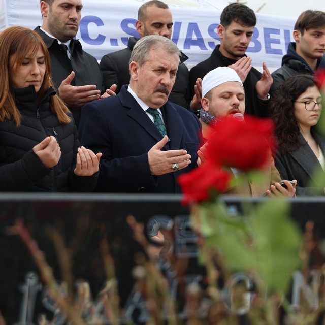 Helikopterin düşmesi sonucu BBP Genel Başkanı Muhsin Yazıcıoğlu ile birlikt...