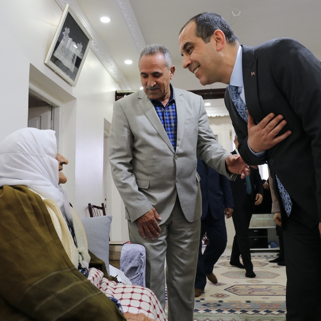 Vali Taşolar'dan yaşlılara "Sizi seviyorum" mesajı