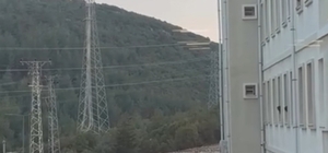 Muğla'da korku dolu anlar: Yurdun camına çıkan genç hava yastığına atladı