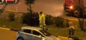 Hatay’da aşırı yağışların etkisiyle, göle dönen yollarda araçlar mahsur kaldı