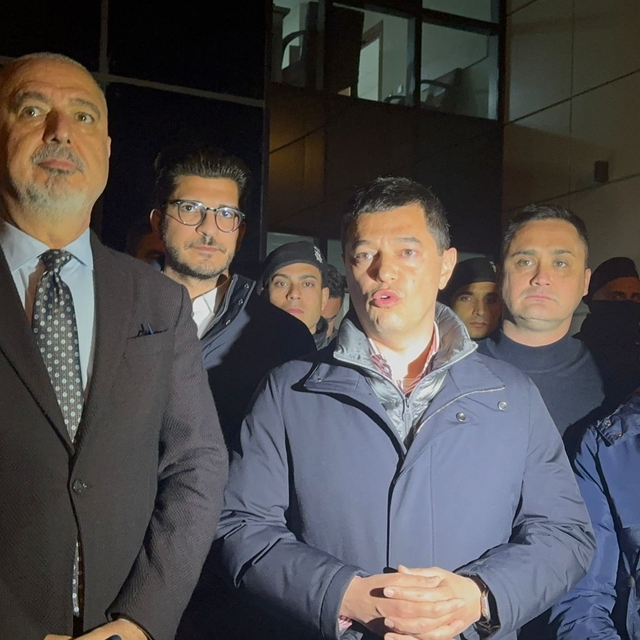 Marmaris Belediyesi'ne gece yarısı yapılan baskınla ilgili Başkan Ünlü'nden...