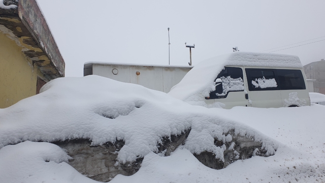 Başkale'de kar yağışı