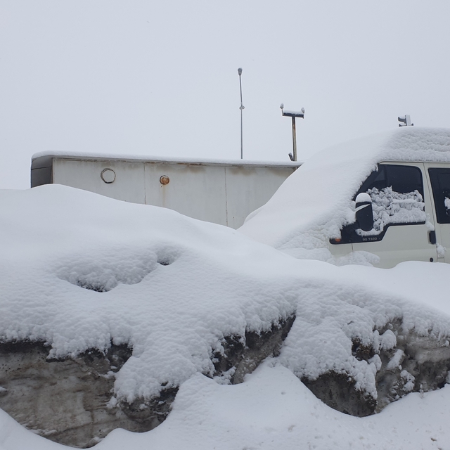 Başkale'de kar yağışı