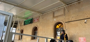 Burdur'da merdivenden düşen usta ve çırağı yaralandı