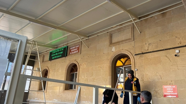 Burdur'da merdivenden düşen usta ve çırağı yaralandı