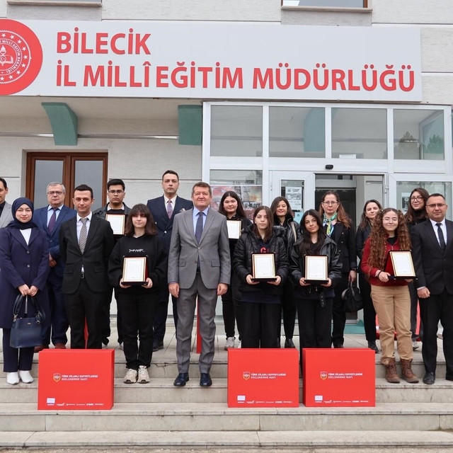 Bilecik'te genç yetenekler ödüllendirildi