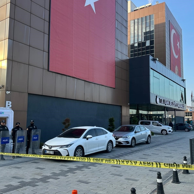 Rüşvet operasyonunda ekiplerin çalışmaları sürüyor