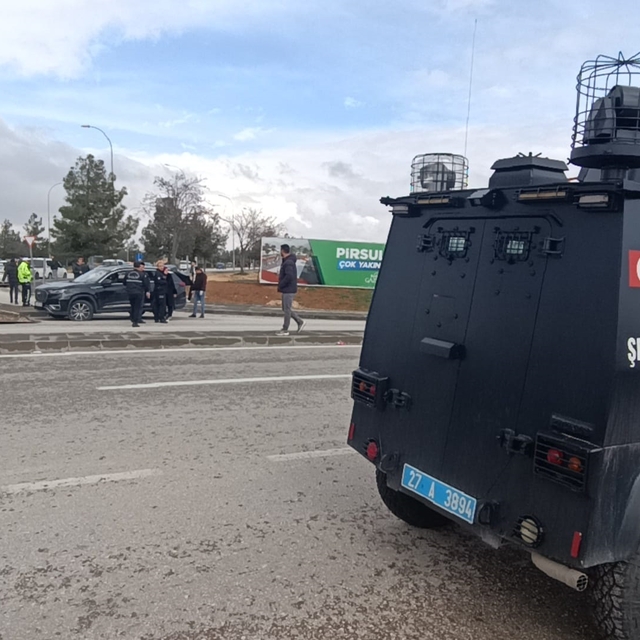 Gaziantep'te 8 ayrı suçtan aranan şüpheli polisin takibiyle yakalandı