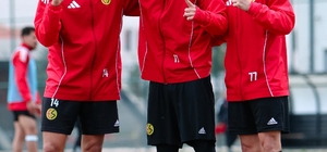 Eskişehirspor’da Karşıyaka mesaisi sürüyor Siyah-kırmızılı ekip kritik maç öncesi hazırlıklara devam ediyor