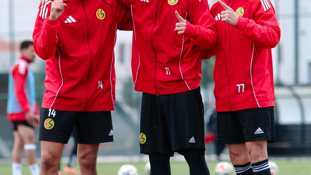 Eskişehirspor'da Karşıyaka mesaisi sürüyor
Siyah-kırmızılı ekip kritik maç öncesi hazırlıklara devam ediyor