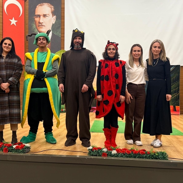 İlkokul öğrencilerinin tiyatro coşkusu