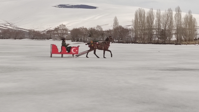 Çıldır Gölü'nde atlı kızak sezonu sona eriyor