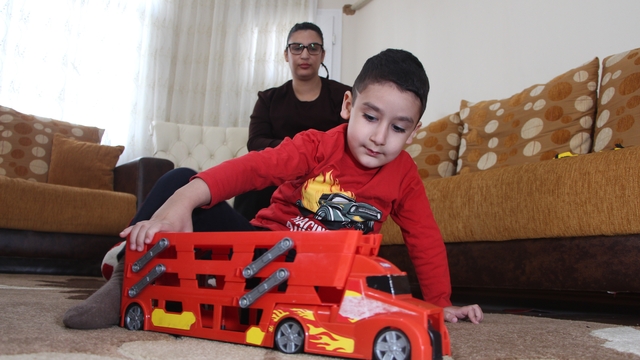 Annesi, DMD ve otizm teşhisi konulan Aren'in doktor olduğunu görmek istiyor