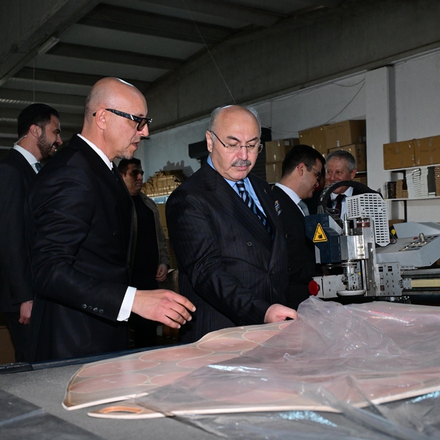 Vali Köşger  deri fabrikalarına ziyaret etti