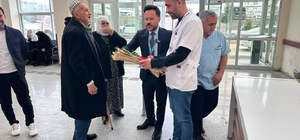 Silvan'da Yaşlılar Haftası'nda hastaneye gelen yaşlılar yalnız bırakılmadı