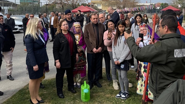 Germencik'te hem fidan diktiler hem de dağıttılar
