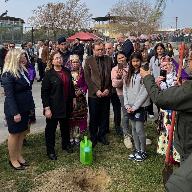 Germencik'te hem fidan diktiler hem de dağıttılar