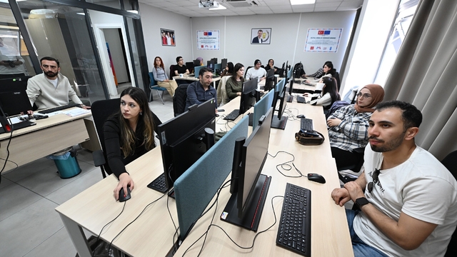 Mersin'de gençlere yapay zeka ve veri analizi eğitimi