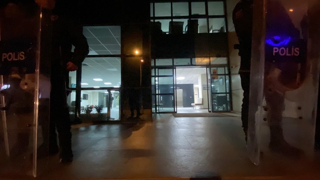 Marmaris'te kamu görevlisi 4 bin dolar rüşvet alırken suçüstü yakalandı