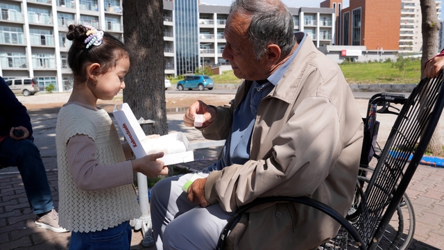 Çukurova'da miniklerden yaşlılara anlamlı ziyaret
