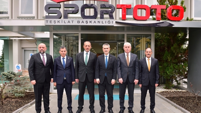 Bayburt'a futbol sahaları ile tenis kortu yapılacak