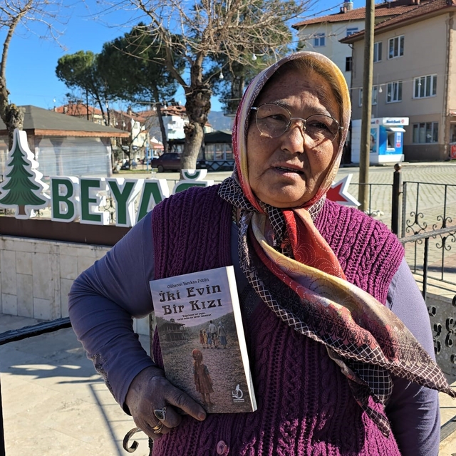 Başkan Pütün'den kitap yazan eşine anlamlı sürpriz
Başkan Pütün'ün eşinin k...