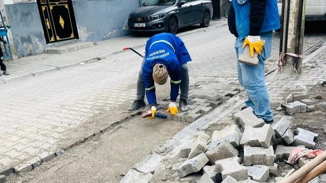 Akdeniz'de yol ve kaldırımlar yenileniyor
