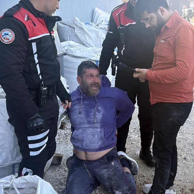 Maaşını alamadığı iddiasıyla iş yerini ateşe verdi