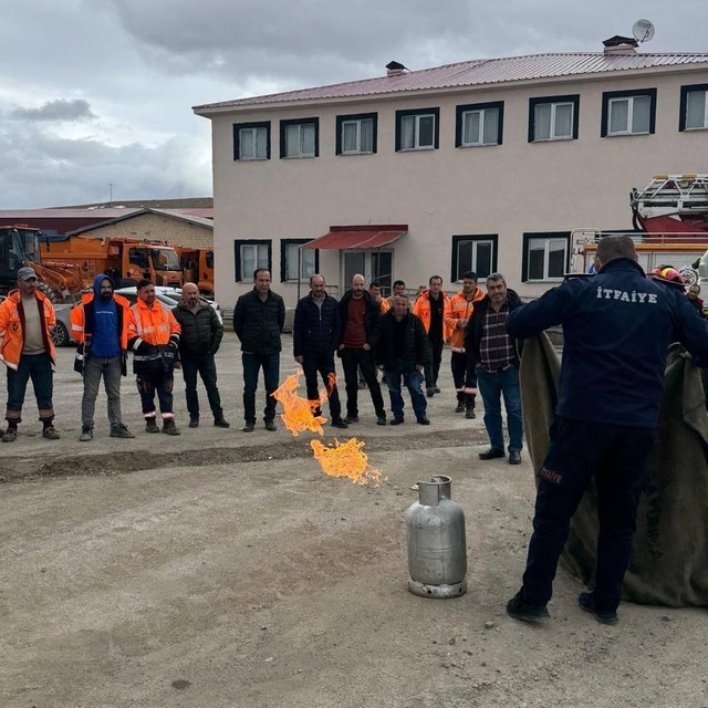 Bayburt'ta Karayolları personeli yangın eğitiminden geçti