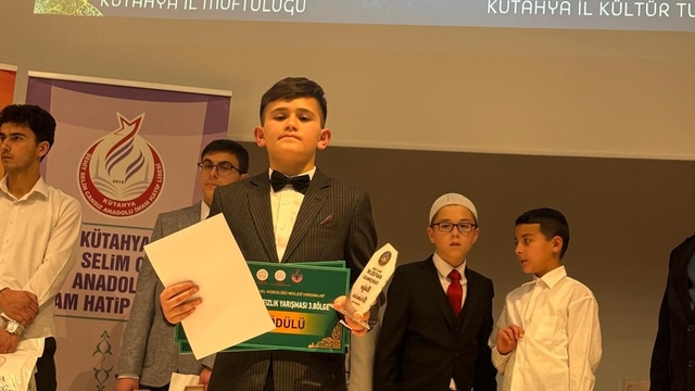 Afyonkarahisarlı 11 yaşındaki hafızlık öğrencisi yarışmada birinci oldu