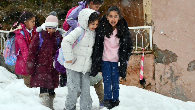 Kars'ta ilkbaharda kar etkisini sürdürüyor