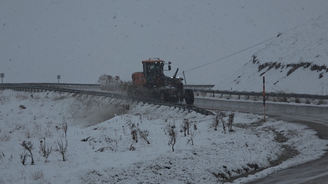 Van'da 21 yerleşim yerinin yolu ulaşıma kapandı