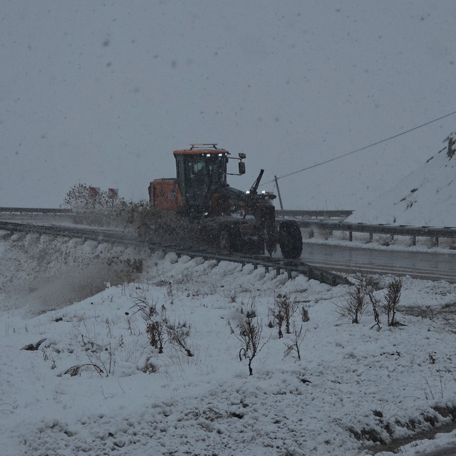 Van'da 21 yerleşim yerinin yolu ulaşıma kapandı